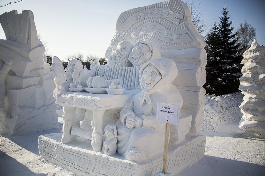 Фото Белые великаны: в Новосибирске назвали победителя фестиваля снежных скульптур 9